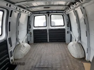 2005 Chevrolet Express Cargo z VIN 1GCFG15X651115978, wystawiony jako Copart lot #88572355 z przebiegiem 149 920 mil mil oraz Szkoda całkowita • Salvage title. Historia ofert i sprzedaży dostępna na DreamBid. Obrazek 10.