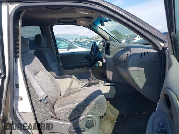 2003 Chevrolet TrailBlazer LS with VIN 1GNDS13S732225286, listed as a IAAI auction lot 42091982 with 283,517 mi miles. Bid and sale history available at carsss.com. Image 5.