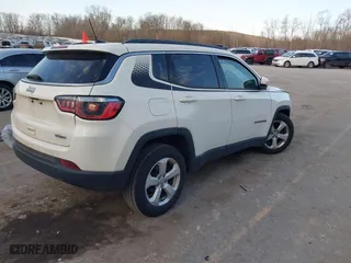 2018 Jeep Compass Latitude with VIN 3C4NJCBB2JT108465, listed as a IAAI auction lot 41833695 with 162,983 mi miles. Bid and sale history available at carsss.com. Image 4.