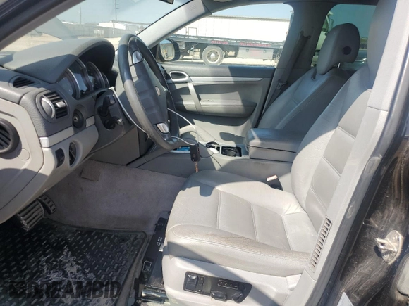 2004 Porsche Cayenne S z VIN WP1AB29P04LA76816, wystawiony jako Copart lot #50904345 z przebiegiem 187 019 mil mil oraz Czysty tytuł • Clean title. Historia ofert i sprzedaży dostępna na DreamBid. Obrazek 7.