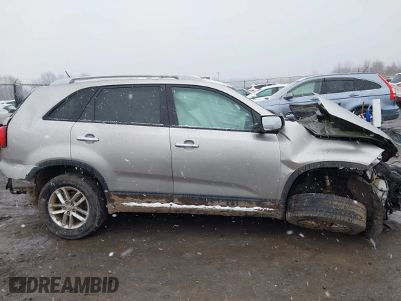 2015 Kia Sorento LX with VIN 5XYKT4A65FG595831, listed as a IAAI auction lot 42032576 with 160,000 mi miles and . Bid and sale history available at carsss.com. Image 13.