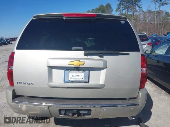 2014 Chevrolet Tahoe LTZ z VIN 1GNSCCE00ER228911, wystawiony jako IAAI lot #41732239 z przebiegiem 216 743 mil mil oraz . Historia ofert i sprzedaży dostępna na DreamBid. Obrazek 17.