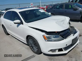 2011 Volkswagen Jetta SEL with VIN 3VWLZ7AJ0BM307913, listed as a IAAI auction lot 41919937 with 118,200 mi miles and . Bid and sale history available at DreamBid. Image 1.