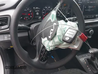 2023 Kia Rio S z VIN 3KPA24AD3PE542301, wystawiony jako IAAI lot #41364553 z przebiegiem 35 204 mil mil oraz . Historia ofert i sprzedaży dostępna na DreamBid. Obrazek 11.