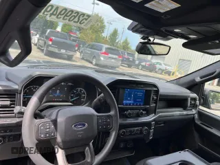 2023 Ford F-150 XL z VIN 1FTEW1CP3PKE71240, wystawiony jako Copart lot #62173635 z przebiegiem 22 368 mil mil oraz Czysty tytuł • Clean title. Historia ofert i sprzedaży dostępna na DreamBid. Obrazek 9.