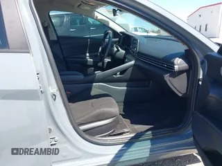 2022 Hyundai Elantra SEL z VIN KMHLM4AG5NU365970, wystawiony jako IAAI lot #42008183 z przebiegiem 62 332 mil mil oraz . Historia ofert i sprzedaży dostępna na DreamBid. Obrazek 5.