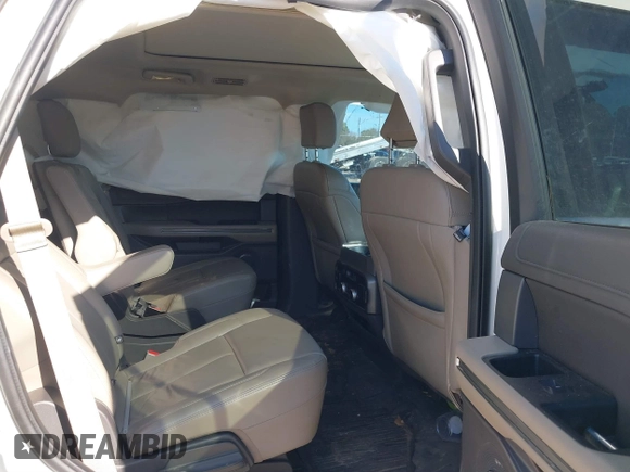 2020 Ford Expedition XLT with VIN 1FMJU1HT6LEA24349, listed as a IAAI auction lot 41218383 with 121,157 mi miles. Bid and sale history available at carsss.com. Image 8.