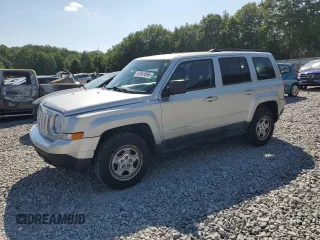 2011 Jeep Patriot Latitude with VIN 1J4NF1GB9BD250814, listed as a Copart auction lot 62661695 with 203,493 mi miles and Clean title. Bid and sale history available at DreamBid. Image 1.