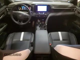 2025 Toyota Camry LE z VIN 4T1DBADK2SU527722, wystawiony jako Copart lot #53717815 z przebiegiem 1 442 mil mil oraz Nie do naprawy • Non repairable. Historia ofert i sprzedaży dostępna na DreamBid. Obrazek 8.