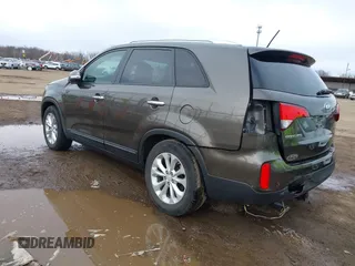 2015 Kia Sorento EX with VIN 5XYKU4A72FG621744, listed as a IAAI auction lot 41877451 with 105,898 mi miles. Bid and sale history available at carsss.com. Image 3.