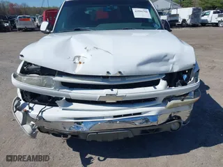 2003 Chevrolet Tahoe Z71 with VIN 1GNEK13Z63R228530, listed as a IAAI auction lot 41996750 with 220,916 mi miles. Bid and sale history available at carsss.com. Image 6.