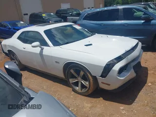 2014 Dodge Challenger R/T Plus z VIN 2C3CDYBT9EH293136, wystawiony jako IAAI lot #42264180 z przebiegiem 71 696 mil mil oraz . Historia ofert i sprzedaży dostępna na DreamBid. Obrazek 1.