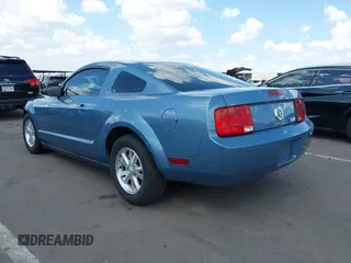 2008 Ford Mustang Deluxe z VIN 1ZVHT80N885150812, wystawiony jako IAAI lot #42428608 z przebiegiem 128 804 mil mil oraz . Historia ofert i sprzedaży dostępna na DreamBid. Obrazek 3.