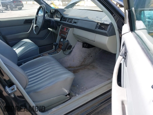 1987 Mercedes-Benz 300 with VIN WDBEA30D8HA397811, listed as a IAAI auction lot 41868336 with 124,720 mi miles. Bid and sale history available at carsss.com. Image 5.
