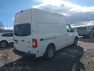 2021 Nissan NV Cargo SV z VIN 1N6BF0LY1MN806850, wystawiony jako IAAI lot #41500860 z przebiegiem 94 928 mil mil oraz . Historia ofert i sprzedaży dostępna na DreamBid. Obrazek 4.