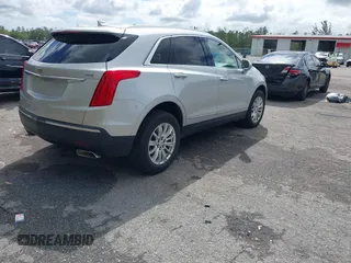 2019 Cadillac XT5 FWD z VIN 1GYKNARSXKZ242727, wystawiony jako IAAI lot #41669220 z przebiegiem 62 812 mil mil oraz . Historia ofert i sprzedaży dostępna na DreamBid. Obrazek 4.