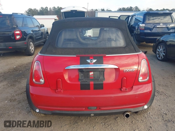 2008 MINI Convertible z VIN WMWRF33578TF68318, wystawiony jako IAAI lot #41201782 z przebiegiem 119 649 mil mil oraz . Historia ofert i sprzedaży dostępna na DreamBid. Obrazek 16.
