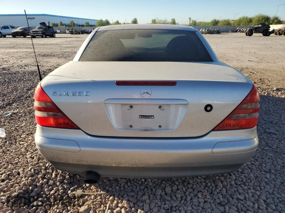 1998 Mercedes-Benz SLK-Class with VIN WDBKK47F5WF073700, listed as a Copart auction lot 66996724 with 131,182 mi miles and Salvage Title. Bid and sale history available at carsss.com. Image 6.