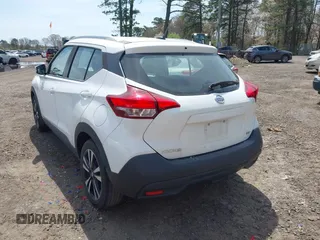 2019 Nissan Kicks S with VIN 3N1CP5CU3KL484582, listed as a IAAI auction lot 42087860 with 136,853 mi miles and . Bid and sale history available at carsss.com. Image 3.