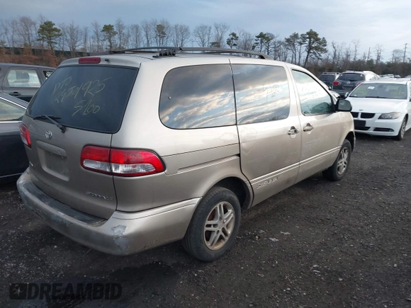 2002 Toyota Sienna LE with VIN 4T3ZF13C92U444185, listed as a IAAI auction lot 39003187 with 999,999 mi miles. Bid and sale history available at carsss.com. Image 4.