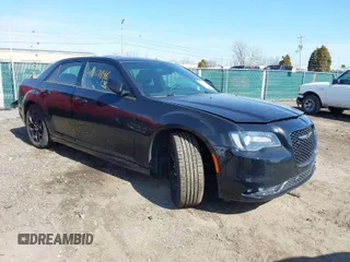 2016 Chrysler 300 with VIN 2C3CCAGG7GH349308, listed as a IAAI auction lot 41701646 with 122,948 mi miles. Bid and sale history available at carsss.com. Image 1.