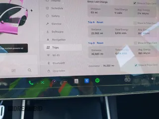 2019 Tesla Model 3 Mid Range z VIN 5YJ3E1EA5KF306816, wystawiony jako IAAI lot #41710916 z przebiegiem 76 222 mil mil oraz . Historia ofert i sprzedaży dostępna na DreamBid. Obrazek 15.