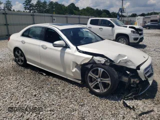 2017 Mercedes-Benz E 300 Luxury with VIN WDDZF4KB1HA148925, listed as a Copart auction lot 60001475 with 72,293 mi miles and Salvage title. Bid and sale history available at DreamBid. Image 4.