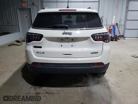 2018 Jeep Compass Latitude z VIN 3C4NJDBB0JT223491, wystawiony jako Copart lot #41495835 z przebiegiem 82 967 mil mil oraz Szkoda całkowita • Salvage title. Historia ofert i sprzedaży dostępna na DreamBid. Obrazek 6.
