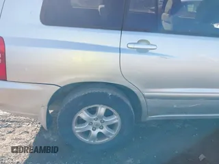 2003 Toyota Highlander z VIN JTEHF21A030157807, wystawiony jako IAAI lot #41822036 z przebiegiem 253 295 mil mil oraz . Historia ofert i sprzedaży dostępna na DreamBid. Obrazek 6.
