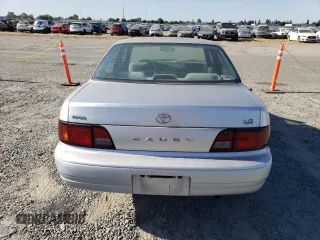 1995 Toyota Camry LE z VIN JT2SK12E1S0317363, wystawiony jako Copart lot #58652095 z przebiegiem 317 577 mil mil oraz Czysty tytuł • Clean title. Historia ofert i sprzedaży dostępna na DreamBid. Obrazek 6.