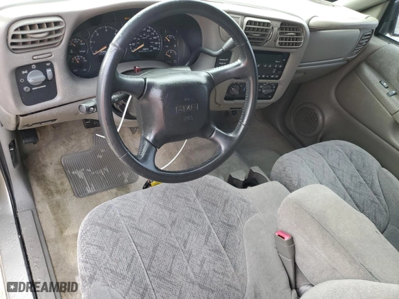 2002 GMC Sonoma SLS with VIN 1GTCS19W528254439, listed as a Copart auction lot 86689724 with 171,916 mi miles and Salvage Title. Bid and sale history available at carsss.com. Image 8.