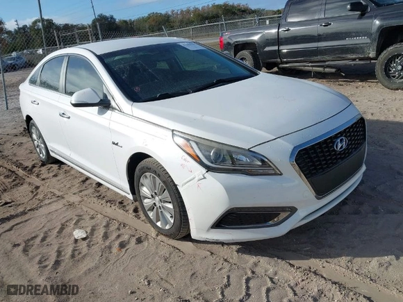 2017 Hyundai Sonata Hybrid SE with VIN KMHE24L11HA055974, listed as a IAAI auction lot 41040102 with 105,258 mi miles. Bid and sale history available at carsss.com. Image 1.