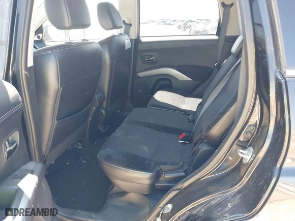 2011 Mitsubishi Outlander GT with VIN JA4JT5AX8BU032558, listed as a IAAI auction lot 41976897 with 182,636 mi miles. Bid and sale history available at carsss.com. Image 8.