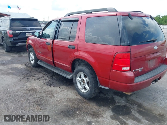 2005 Ford Explorer XLT z VIN 1FMZU63K45UB41645, wystawiony jako IAAI lot #42147603 z przebiegiem 127 896 mil mil oraz . Historia ofert i sprzedaży dostępna na DreamBid. Obrazek 3.
