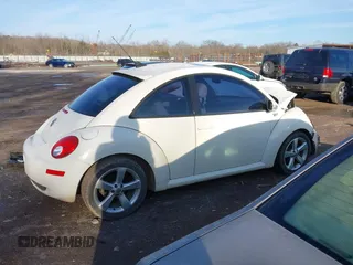 2008 Volkswagen New Beetle Coupe Triple White with VIN 3VWFW31C88M515319, listed as a IAAI auction lot 41564418 with 150,486 mi miles. Bid and sale history available at carsss.com. Image 13.