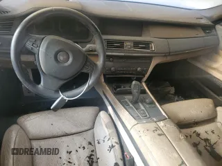 2011 BMW 7 Series 750Li z VIN WBAKB8C52BCY65687, wystawiony jako Copart lot #52441335 z przebiegiem Nie podano mil oraz Nie do naprawy • Non repairable. Historia ofert i sprzedaży dostępna na DreamBid. Obrazek 8.