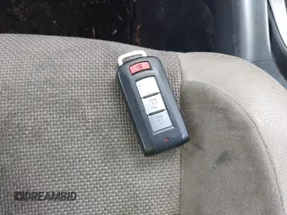 2012 Mitsubishi Outlander SE z VIN JA4AS3AW8CU016019, wystawiony jako IAAI lot #42394968 z przebiegiem 142 119 mil mil oraz . Historia ofert i sprzedaży dostępna na DreamBid. Obrazek 11.