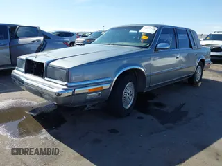 1991 Chrysler New Yorker z VIN 1C3XY66R2MD228813, wystawiony jako IAAI lot #42257734 z przebiegiem 45 786 mil mil oraz . Historia ofert i sprzedaży dostępna na DreamBid. Obrazek 18.