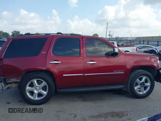 2009 Chevrolet Tahoe LTZ z VIN 1GNFC33009R156277, wystawiony jako IAAI lot #42355407 z przebiegiem 282 012 mil mil oraz . Historia ofert i sprzedaży dostępna na DreamBid. Obrazek 13.