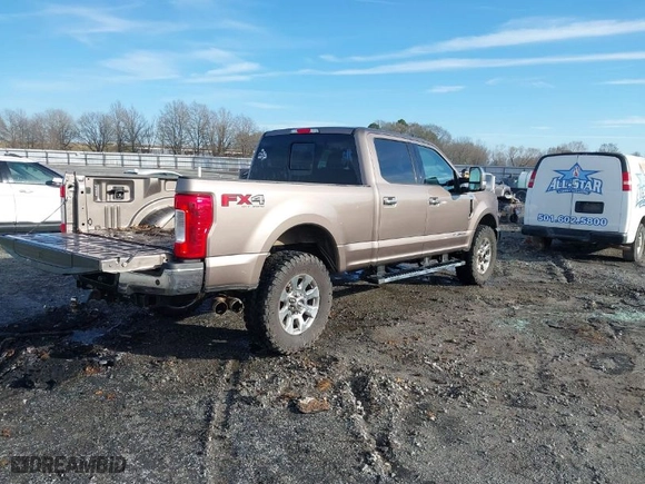 2019 Ford Super Duty F-250 SRW XL with VIN 1FT7W2BT7KEE42523, listed as a IAAI auction lot 41572454 with 113,711 mi miles. Bid and sale history available at carsss.com. Image 4.