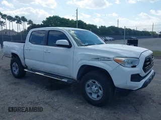 2018 Toyota Tacoma SR z VIN 5TFAX5GN0JX132165, wystawiony jako IAAI lot #41709635 z przebiegiem 104 066 mil mil oraz . Historia ofert i sprzedaży dostępna na DreamBid. Obrazek 1.
