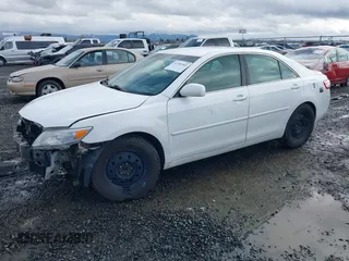 2011 Toyota Camry LE z VIN 4T1BF3EK8BU728563, wystawiony jako IAAI lot #41783543 z przebiegiem 294 062 mil mil oraz . Historia ofert i sprzedaży dostępna na DreamBid. Obrazek 2.