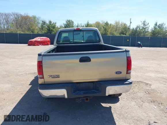 2001 Ford F-250 XL z VIN 1FTNF21L91EC17897, wystawiony jako IAAI lot #42216133 z przebiegiem 220 682 mil mil oraz . Historia ofert i sprzedaży dostępna na DreamBid. Obrazek 16.