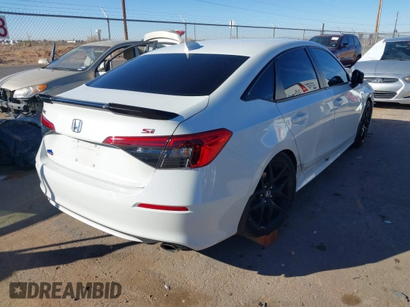 2024 Honda Civic Si z VIN 2HGFE1E5XRH474666, wystawiony jako IAAI lot #41505862 z przebiegiem 10 798 mil mil oraz . Historia ofert i sprzedaży dostępna na DreamBid. Obrazek 4.