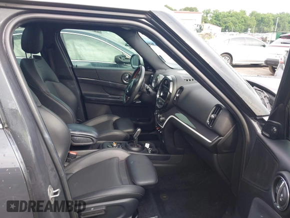 2020 MINI Countryman Cooper S with VIN WMZYW7C0XL3L85463, listed as a IAAI auction lot 42344478 with 54,654 mi miles and . Bid and sale history available at DreamBid. Image 5.