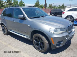 2012 BMW X5 35i с VIN 5UXZV4C51CL762097, выставлен на аукционе IAAI как лот 42878505 с пробегом 113 835 миль миль и . История ставок и продаж доступна на DreamBid. Изображение 1.