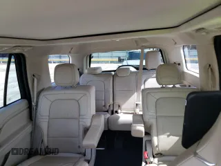 2018 Lincoln Navigator Reserve z VIN 5LMJJ2LT9JEL01026, wystawiony jako Copart lot #58934324 z przebiegiem 50 480 mil mil oraz Szkoda całkowita • Salvage title. Historia ofert i sprzedaży dostępna na DreamBid. Obrazek 10.