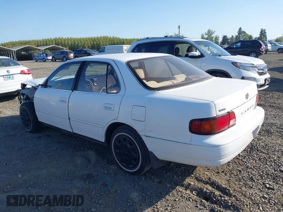 1995 Toyota Camry LE z VIN JT2SK12E5S0332027, wystawiony jako IAAI lot #42078977 z przebiegiem 128 929 mil mil oraz . Historia ofert i sprzedaży dostępna na DreamBid. Obrazek 3.