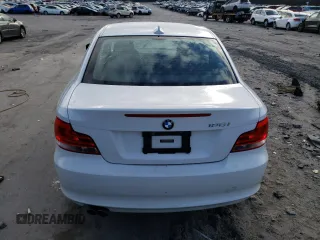 2012 BMW 1 Series 128i z VIN WBAUP9C56CVS94212, wystawiony jako Copart lot #81246514 z przebiegiem Nie podano mil oraz Czysty tytuł • Clean title. Historia ofert i sprzedaży dostępna na DreamBid. Obrazek 6.