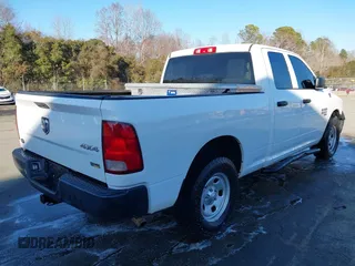 2019 Ram 1500 Express z VIN 1C6RR7FG4KS615112, wystawiony jako IAAI lot #41636660 z przebiegiem 111 919 mil mil oraz . Historia ofert i sprzedaży dostępna na DreamBid. Obrazek 4.